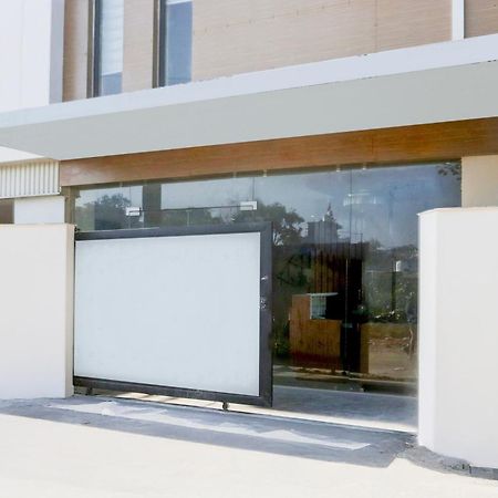 Super Townhouse Isbt Dehradun Hotell Eksteriør bilde