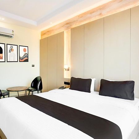 Super Townhouse Isbt Dehradun Hotell Eksteriør bilde