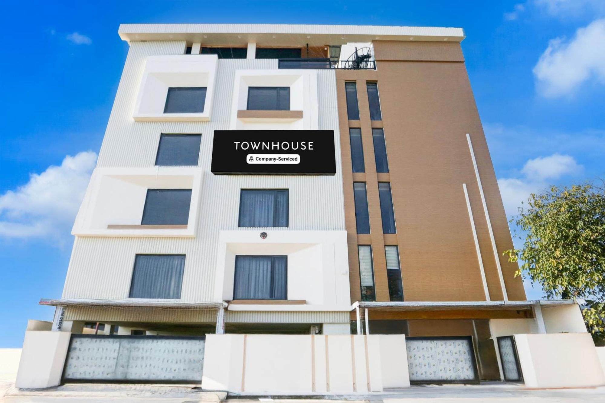 Super Townhouse Isbt Dehradun Hotell Eksteriør bilde