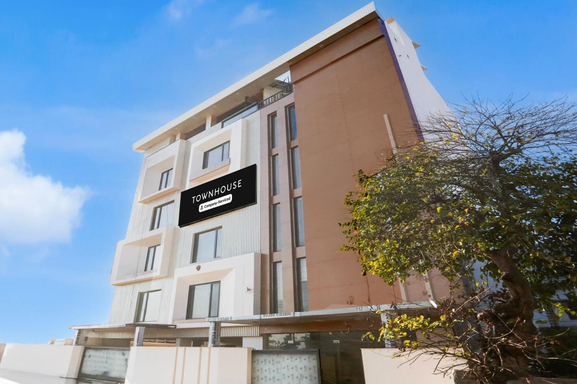 Super Townhouse Isbt Dehradun Hotell Eksteriør bilde