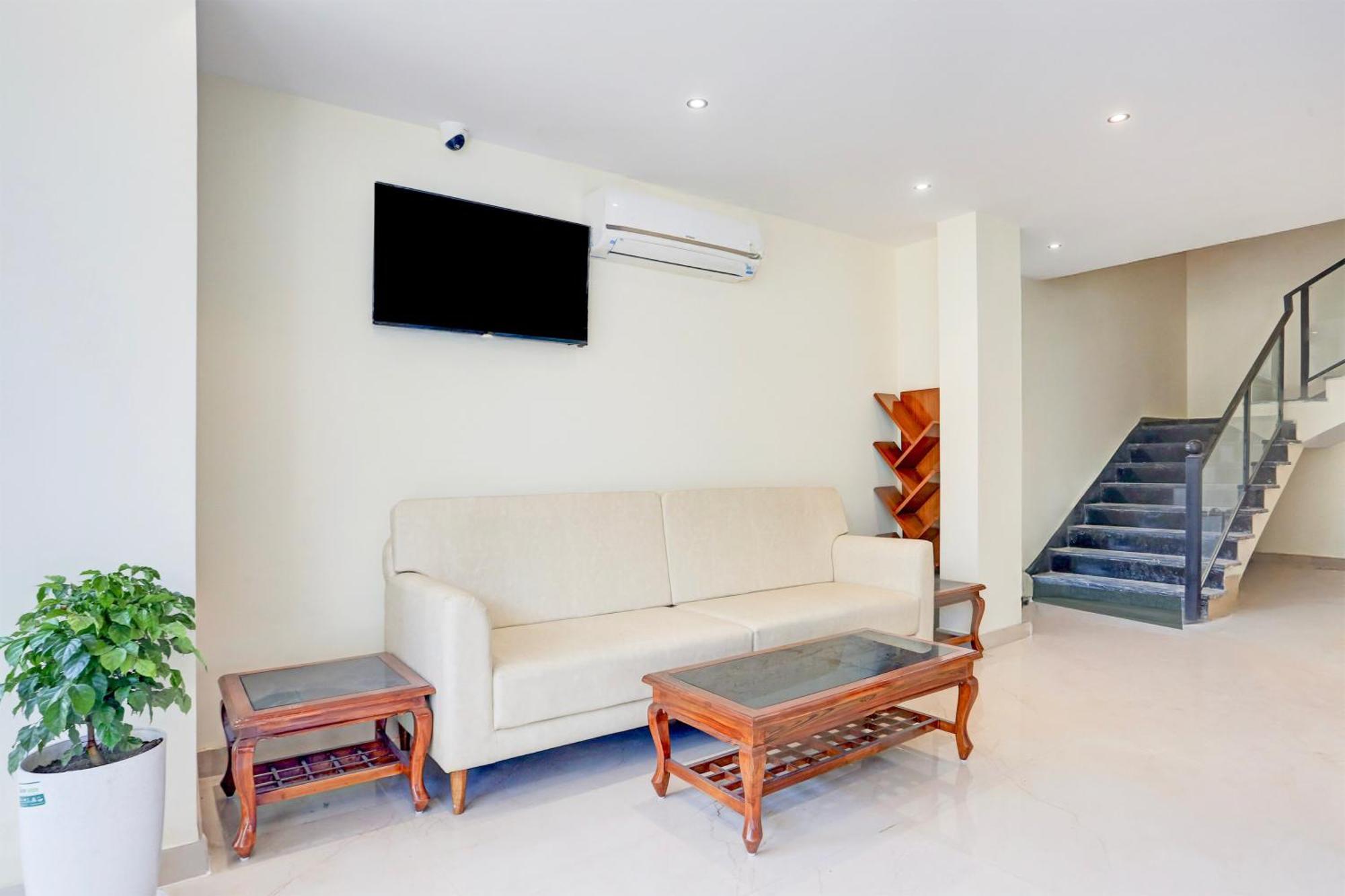 Super Townhouse Isbt Dehradun Hotell Eksteriør bilde