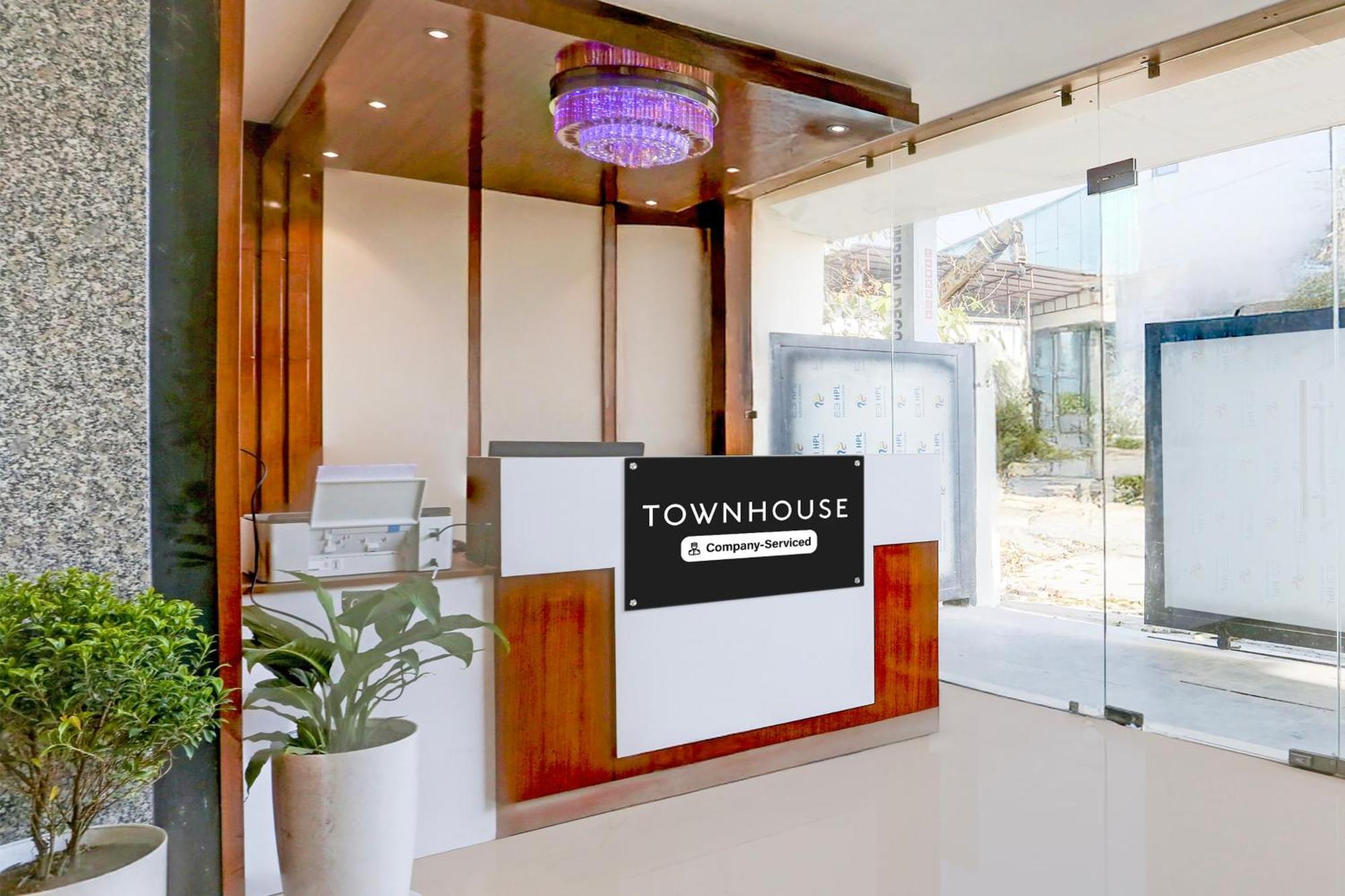 Super Townhouse Isbt Dehradun Hotell Eksteriør bilde