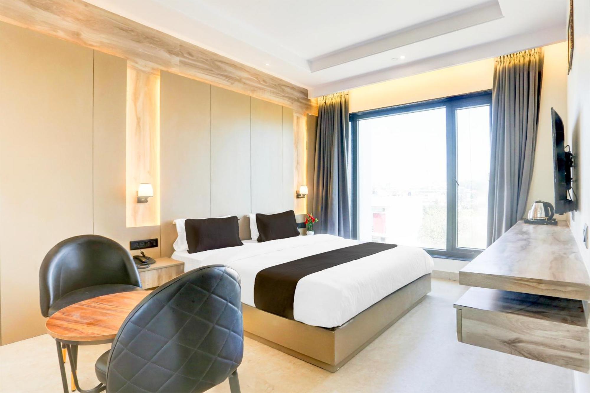 Super Townhouse Isbt Dehradun Hotell Eksteriør bilde