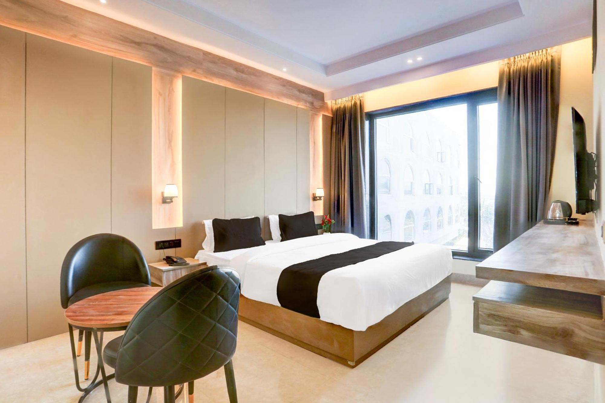 Super Townhouse Isbt Dehradun Hotell Eksteriør bilde