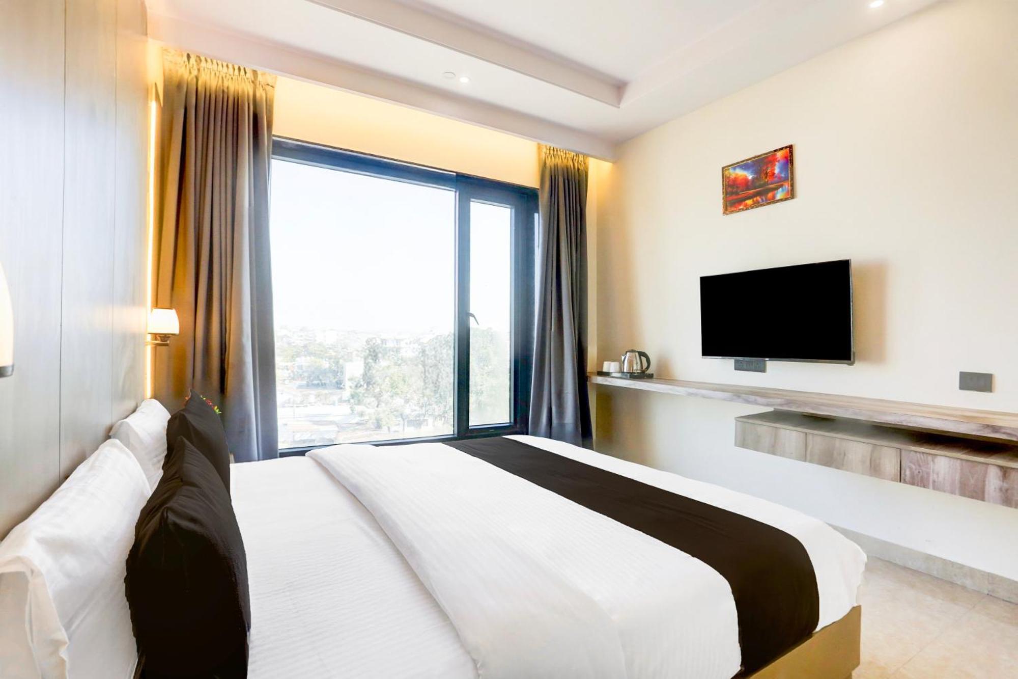 Super Townhouse Isbt Dehradun Hotell Eksteriør bilde