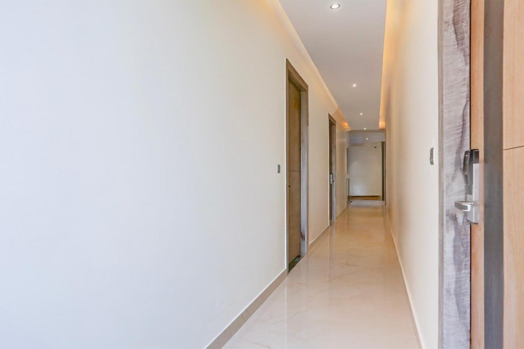 Super Townhouse Isbt Dehradun Hotell Eksteriør bilde
