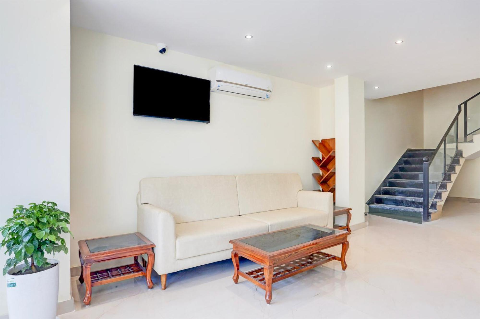 Super Townhouse Isbt Dehradun Hotell Eksteriør bilde