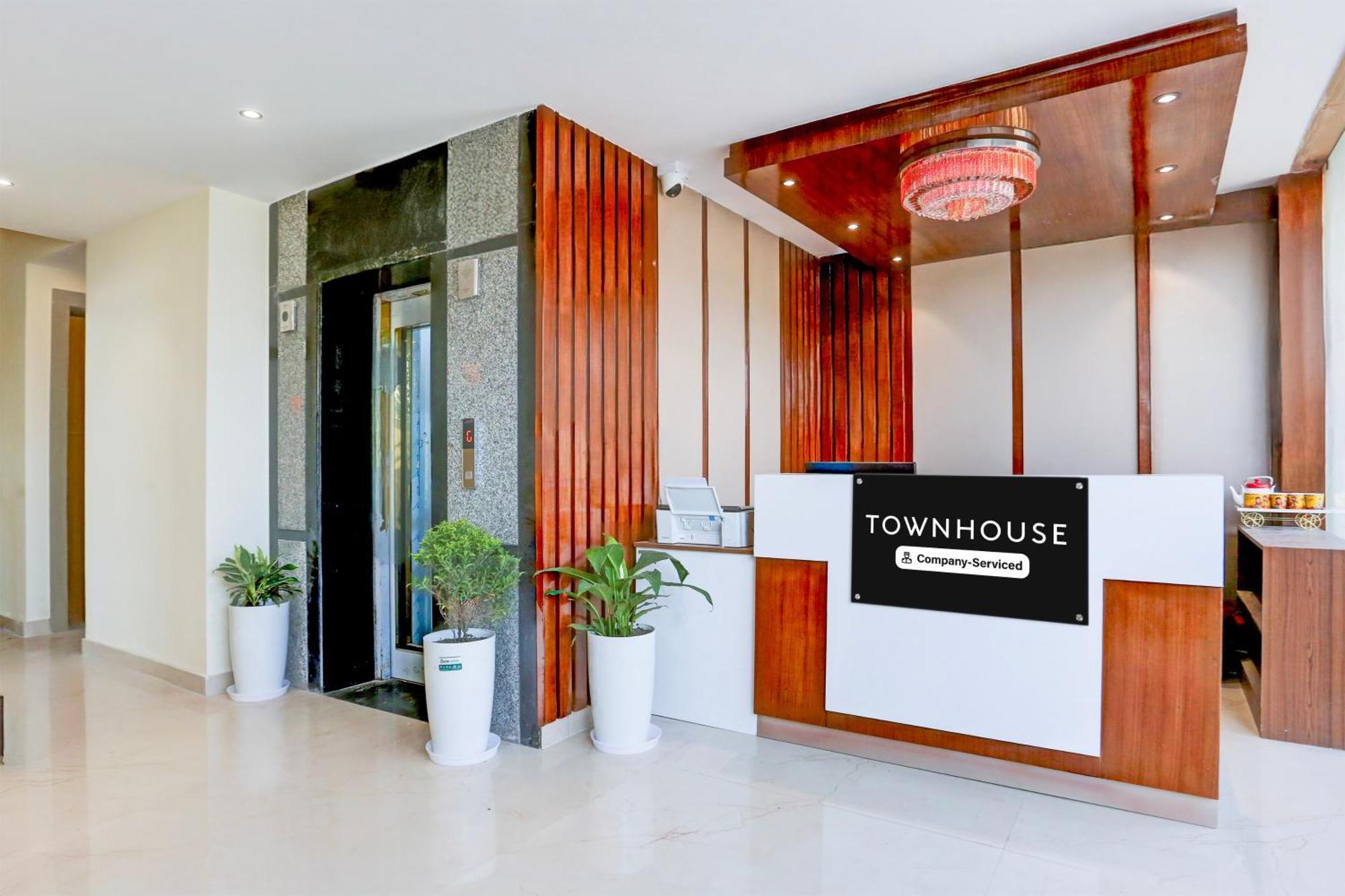 Super Townhouse Isbt Dehradun Hotell Eksteriør bilde