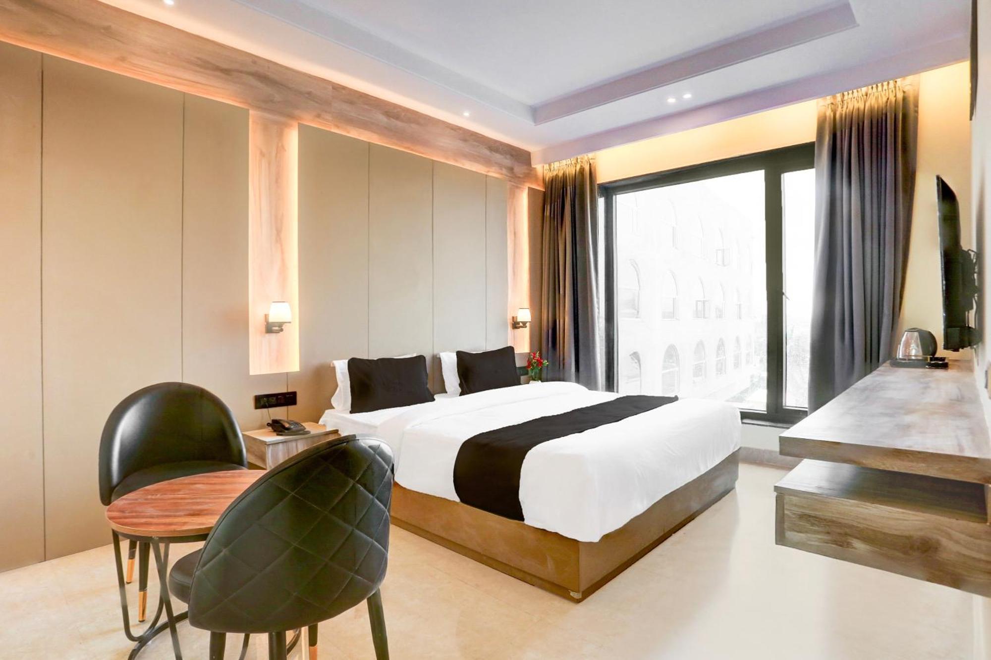 Super Townhouse Isbt Dehradun Hotell Eksteriør bilde