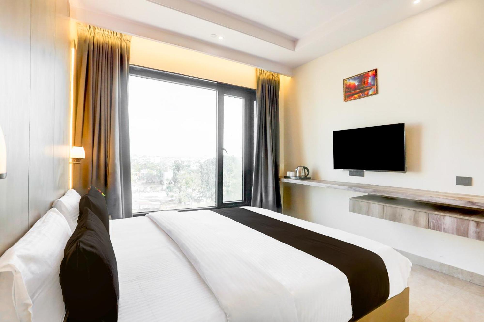 Super Townhouse Isbt Dehradun Hotell Eksteriør bilde