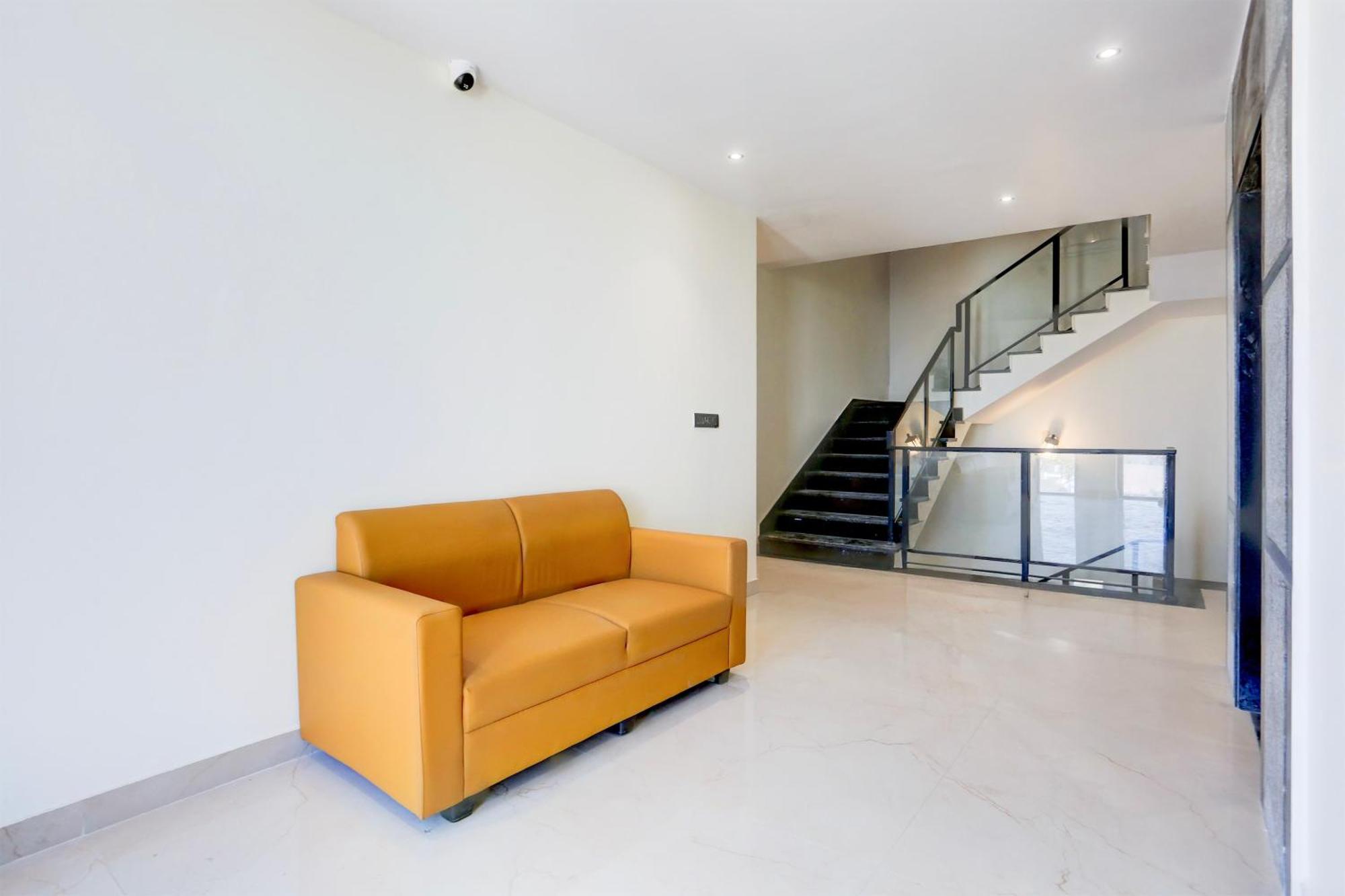 Super Townhouse Isbt Dehradun Hotell Eksteriør bilde