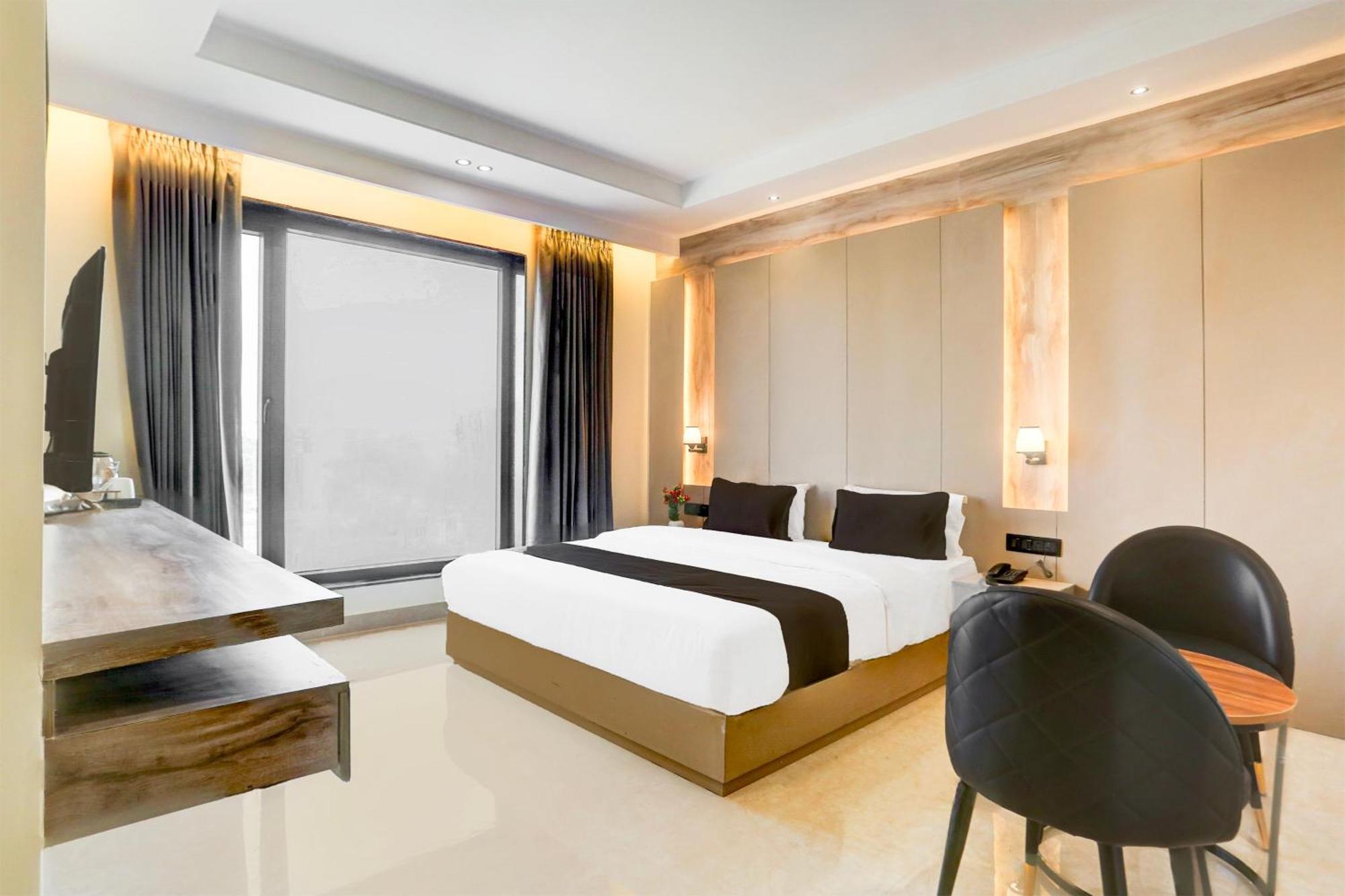 Super Townhouse Isbt Dehradun Hotell Eksteriør bilde